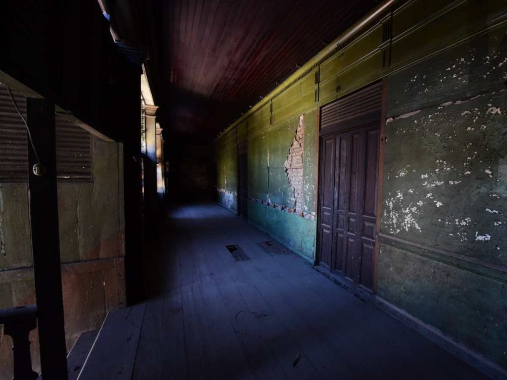 El paso del tiempo es evidentes en la estructura de la histórica Casa Ambrogi. Foto/ elsalvador.com