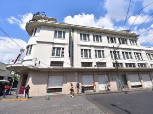 Así han quedado los espacios como la Avenida España, la Plaza 14 de Julio y La Placita que desalojaron en el centro de San Salvador, la alcaldía de San Salvador. Foto/ elsalvador. com