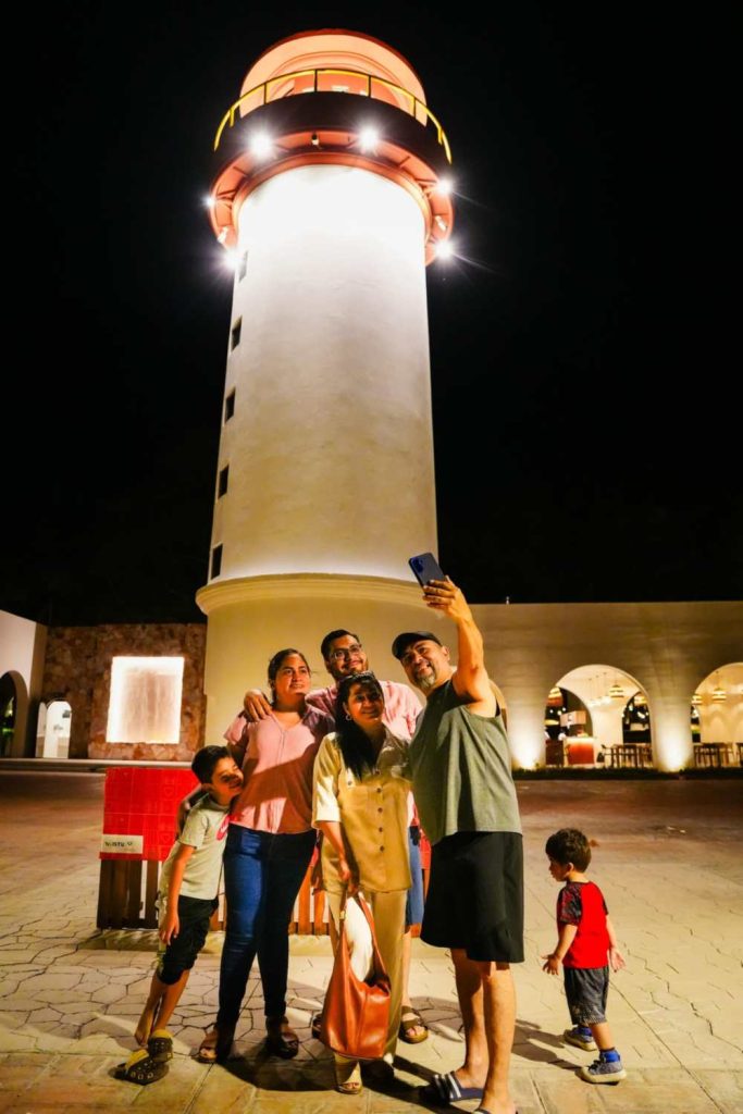 El parque ahora ofrece una experiencia diferente, donde la diversión continúa después del atardecer.