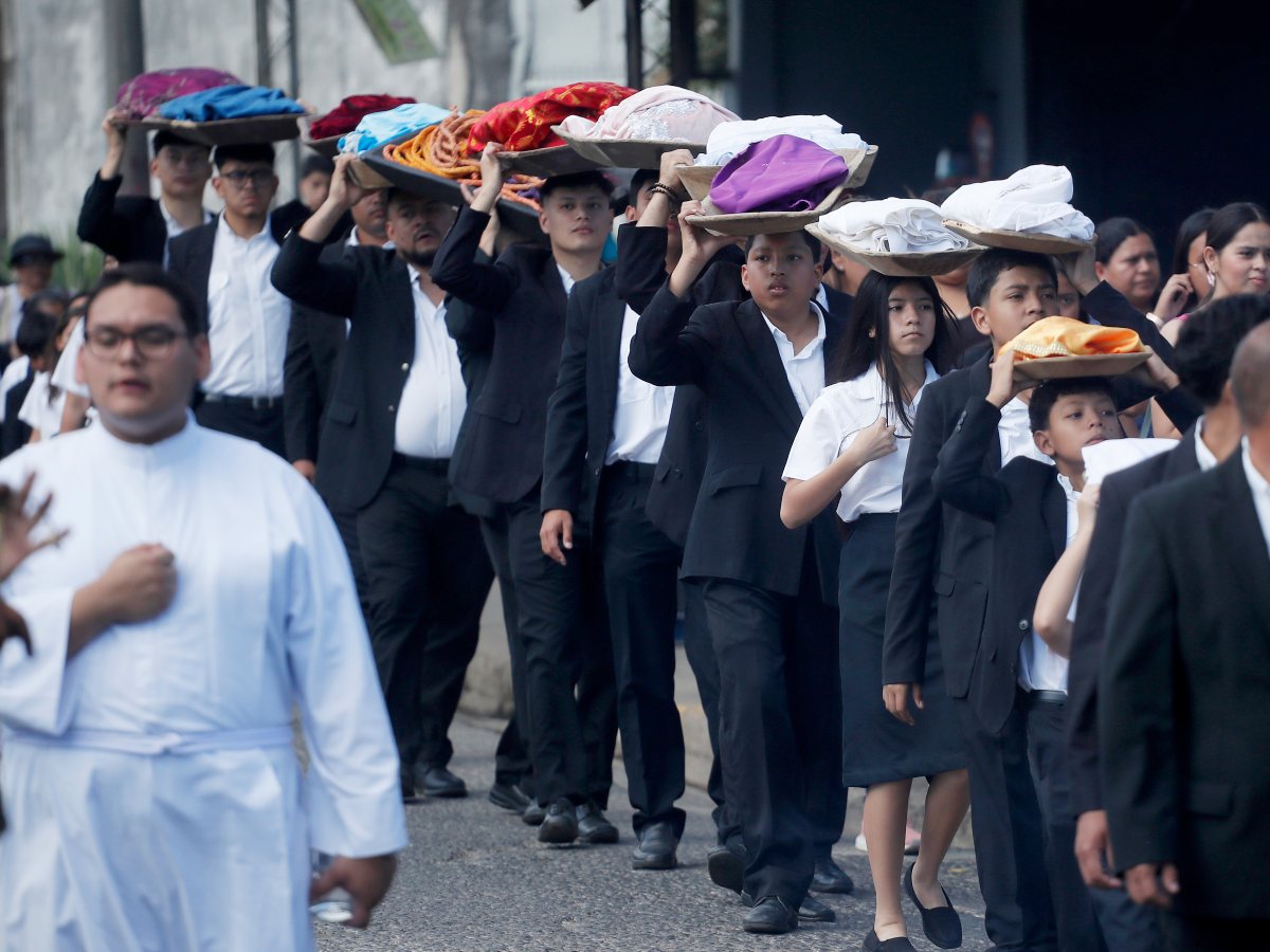 chalchuapa-lavado-vestimenta-jesús (5)
