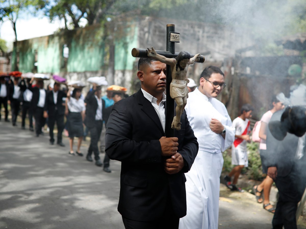 chalchuapa-lavado-vestimenta-jesús (6)