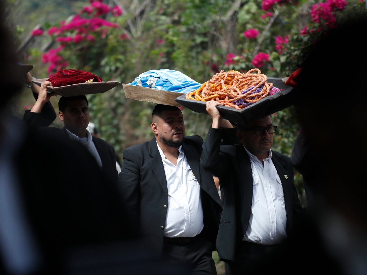 chalchuapa-lavado-vestimenta-jesús (9)