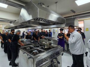 La actividad formó parte de un intercambio cultural que promovió la gastronomía salvadoreña en Bolivia.