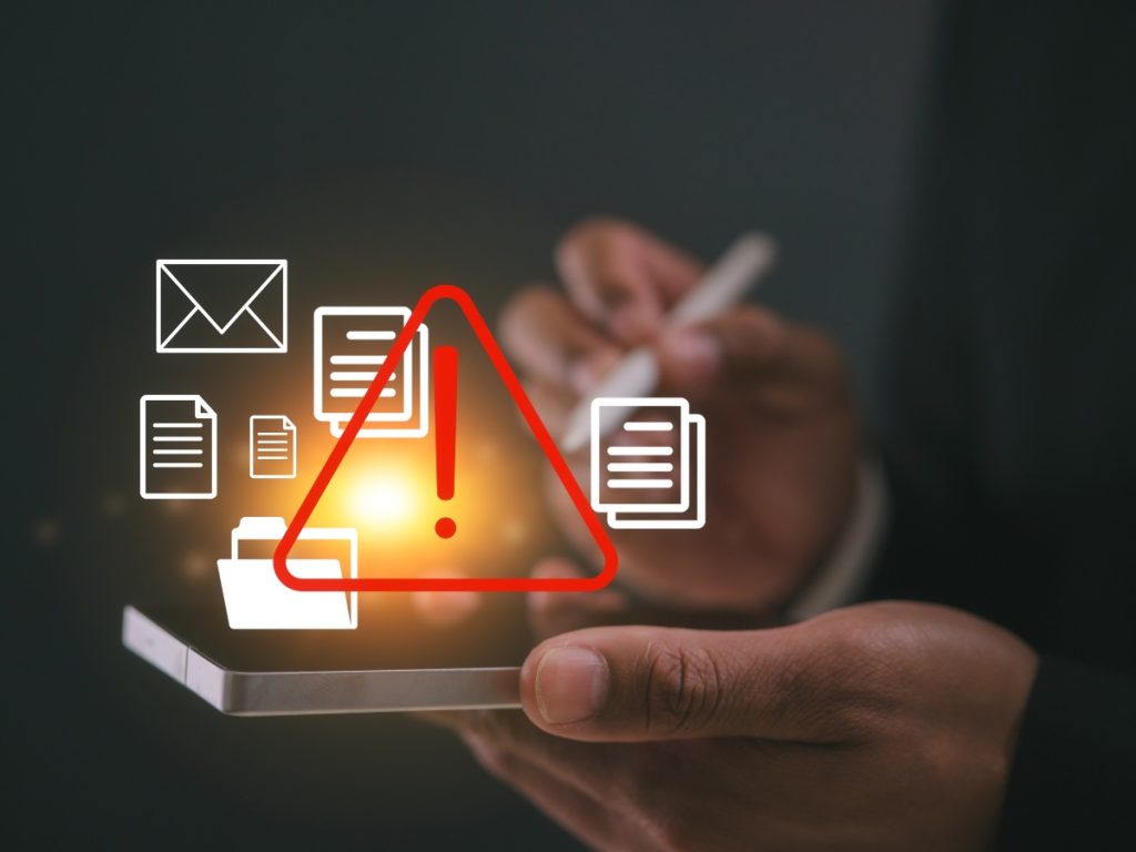 Expertos en ciberseguridad advierten que compartir información sensible en chatbots puede generar riesgos si las cuentas son vulneradas o las conversaciones se filtran.