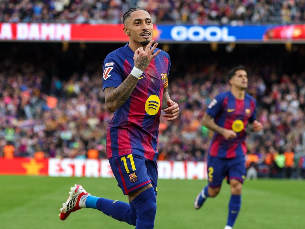 Raphinha celebra su hat-trick con el Barcelona. Foto AFP
