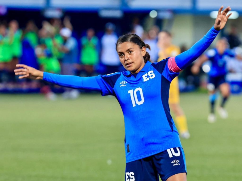 Brenda Cerén celebra su hattrick ante Barbados. Foto Cortesía INDES