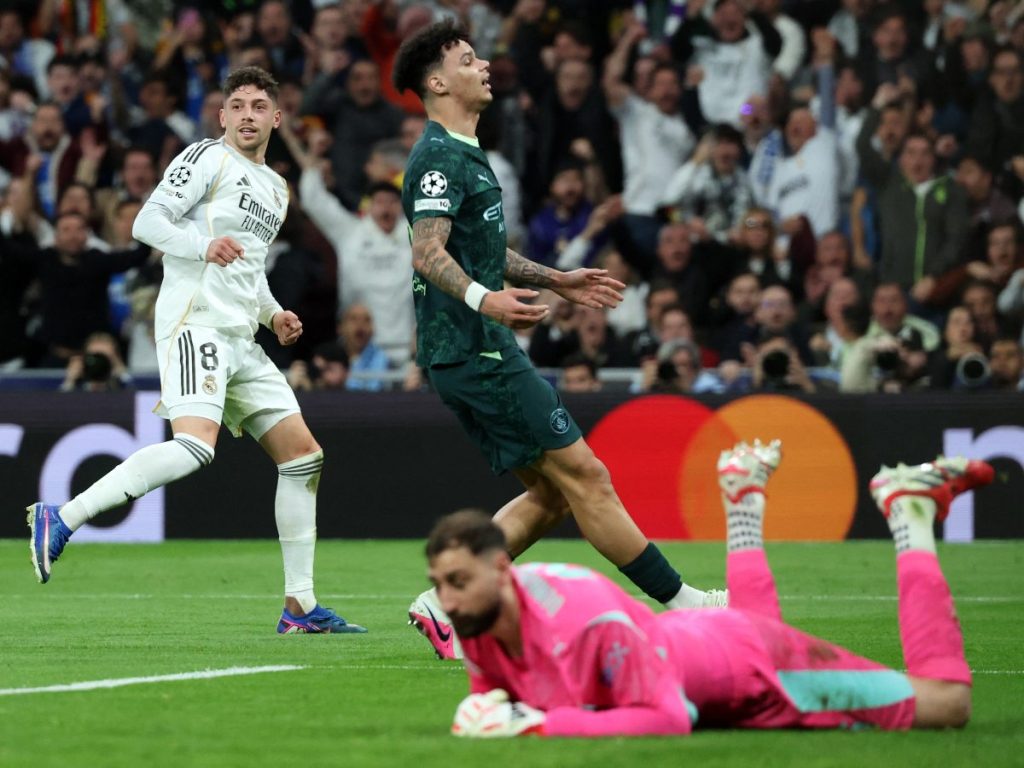 Fede Valverde anota con el Real Madrid ante el Manchester City en la Champions League. Foto AFP