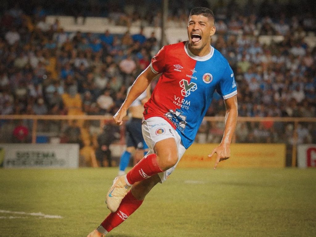 Nelson Bonilla celebra el segundo gol de FAS ante Metapán. Foto X FAS