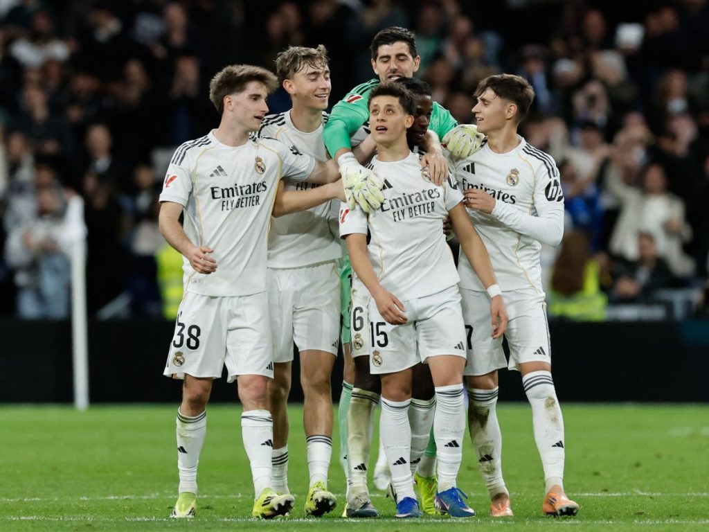 El Real Madrid celebra el gane ante el Elche. Foto AFP