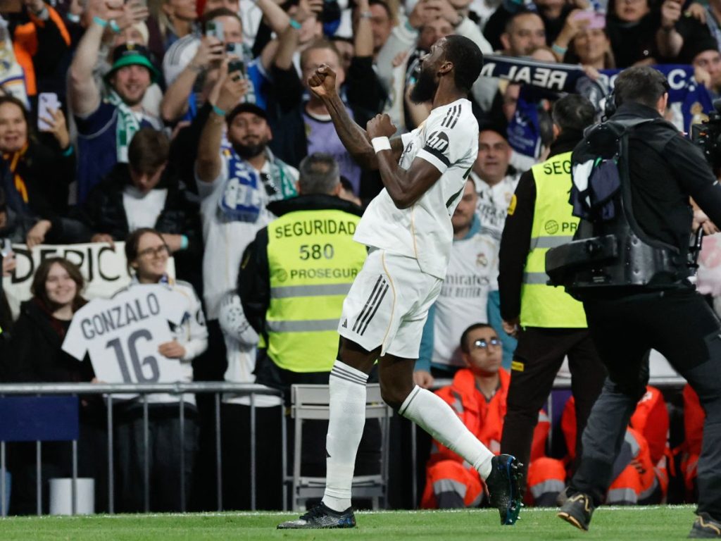 Antonio Rudiger celebra su gol ante el Elche. Foto AFP