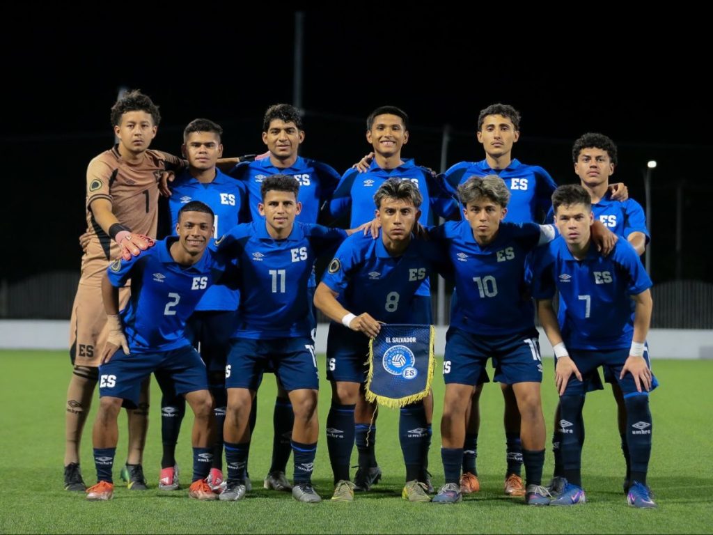Equipo de la Selecta Sub-20 ante Surinam. Foto X Selecta