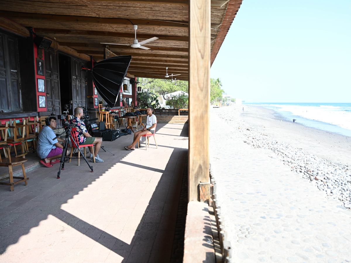 Entrevista con Suri Barrera instructora de surf salvadoreña. Foto Cortesía