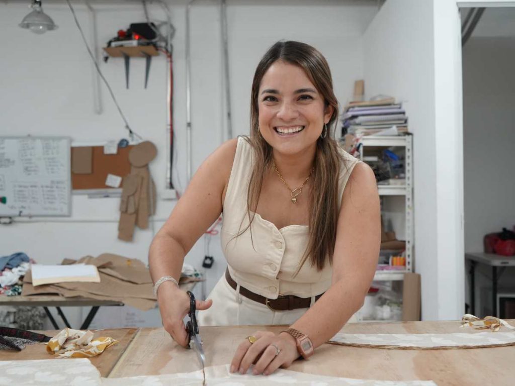 El emprendimiento de Sofía comenzó vendiendo ropa a través de Facebook, cuando las redes sociales apenas se usaban para negocios.