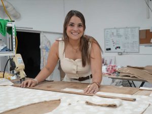 Sofía Aparicio es fundadora de la marca de moda April y del taller de producción local Tropics.