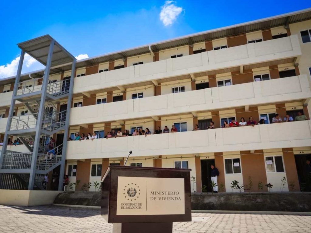 Las familias beneficiadas aportaron 600 horas de trabajo en la construcción del proyecto habitacional.