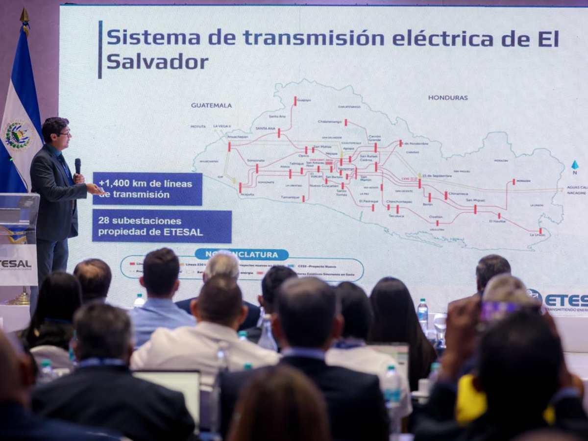 El vicepresidente Félix Ulloa participó en la ENAE 2026 y en la Asamblea General de CECACIER, donde abordó la inversión proyectada para el sistema eléctrico salvadoreño.