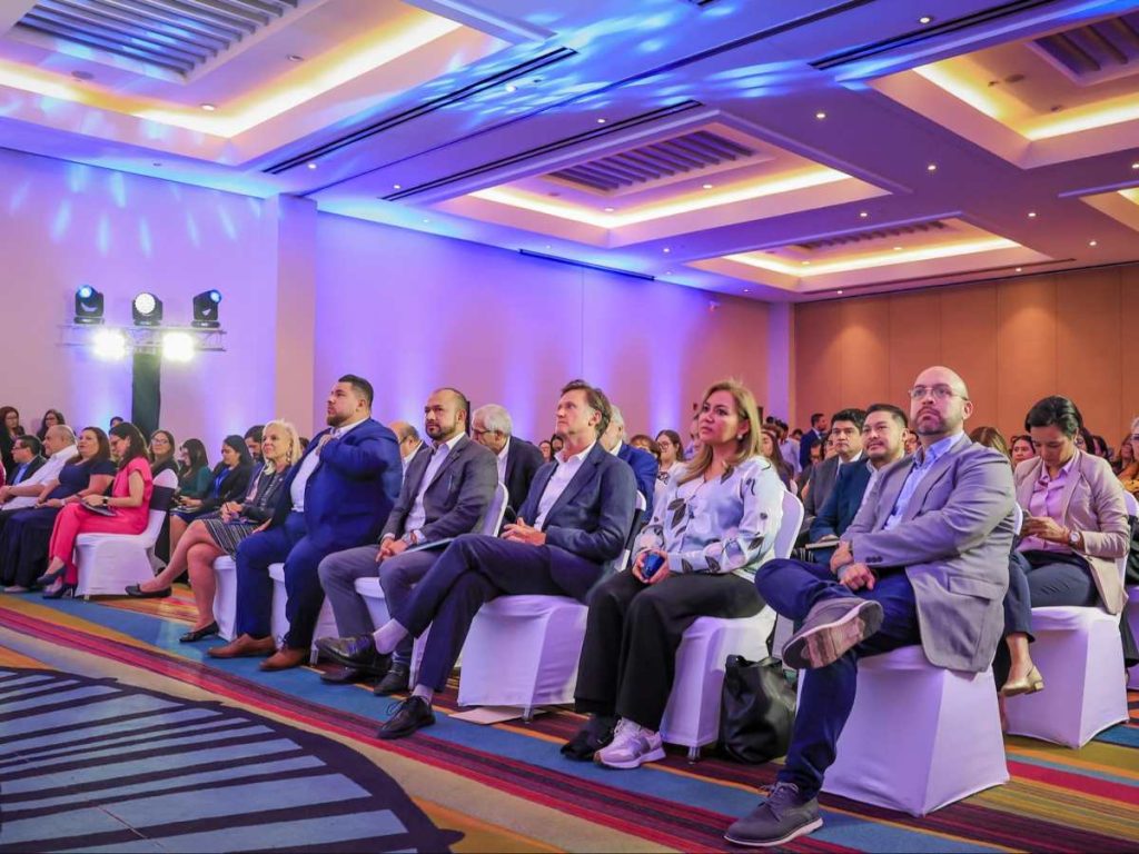 La iniciativa Up Digital busca fortalecer el ecosistema tecnológico del país y conectar a jóvenes con oportunidades de empleo y emprendimiento digital.