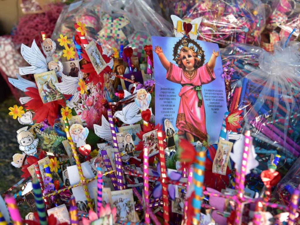 Muchos de los arreglos para las palmas llevan elementos adicionales. Foto / Miguel Lemus
