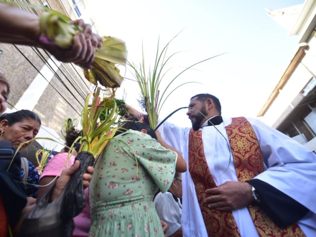 La celebración marca el inicio de la Semana Santa, uno de los periodos más importantes para la comunidad católica, caracterizado por actividades litúrgicas y de reflexión. elsalvador.com