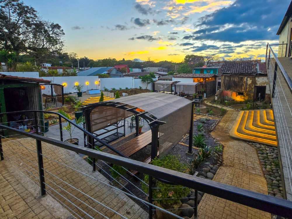 El nuevo café ofrece rooftop con vista al parque central, uno de sus principales atractivos para los visitantes.