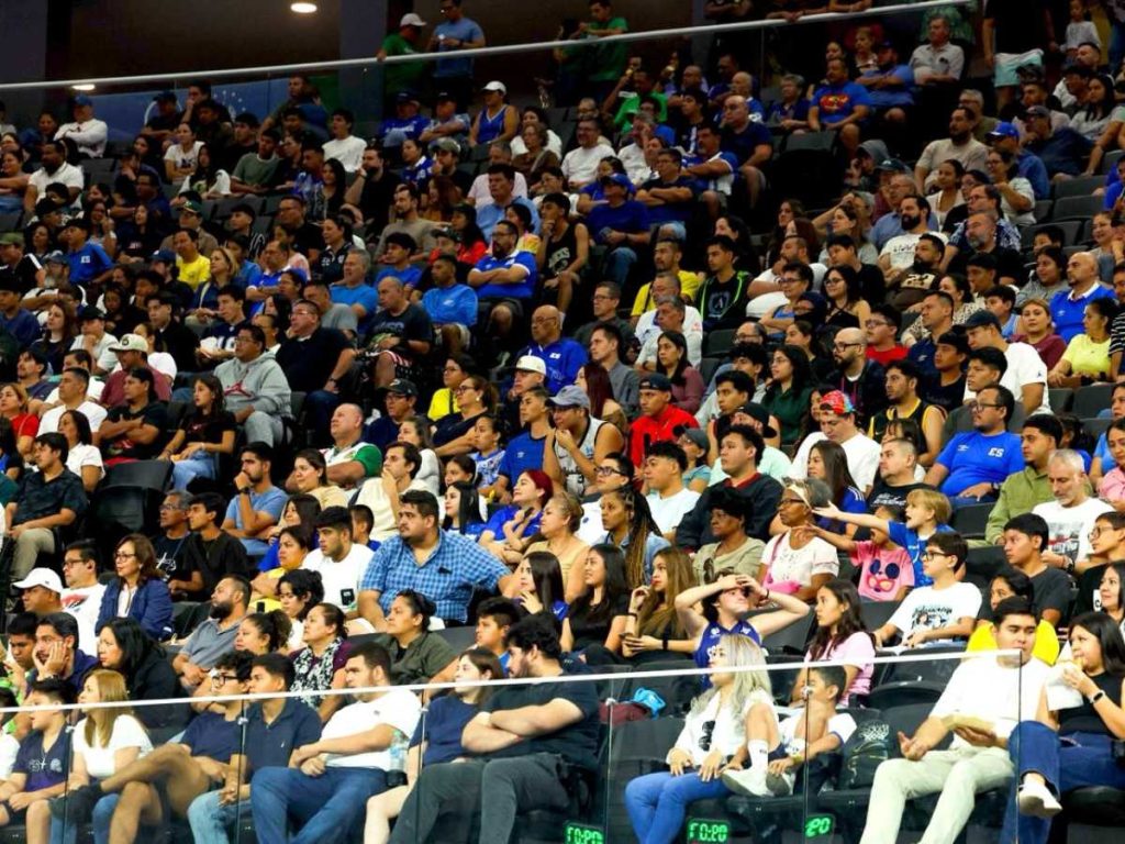 La afición llegó en gran número a apoyar a la Selección de El Salvador de baloncesto. Foto Cortesía INDES