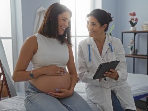 Estudios científicos recientes analizan cómo el embarazo y el posparto provocan cambios estructurales y funcionales en el cerebro de la mujer que pueden durar varios años.