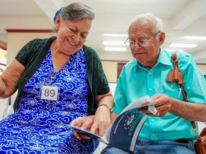 Familias de distintos departamentos recibieron escrituras tras años sin contar con respaldo legal sobre sus propiedades.