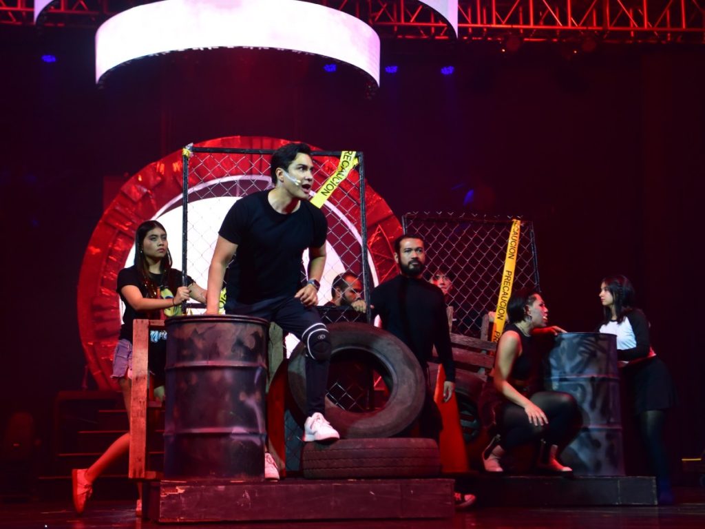 Actores, bailarines y músicos afinan detalles técnicos antes del estreno del musical inspirado en Queen.