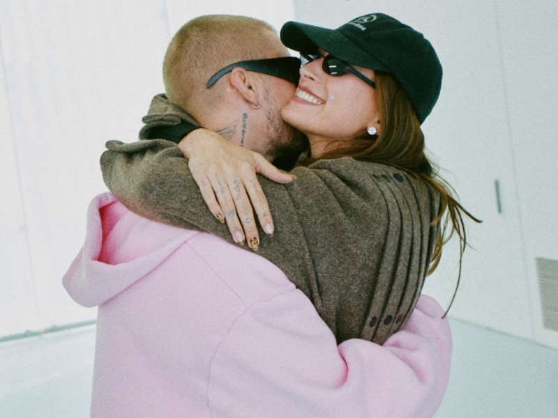 Justin y Hailey Bieber compartieron una cena íntima durante el cumpleaños del artista.