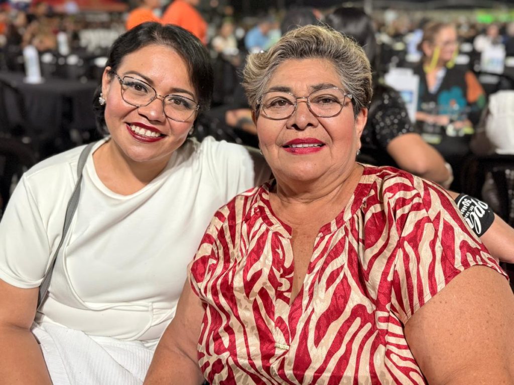 Isis Castillo invitó a su madre, Nora de Castillo, al concierto de Air Supply, una de sus bandas favoritas. Además este era el primer concierto al que asistía en su vida. Fotografía/ Lissette Figueroa