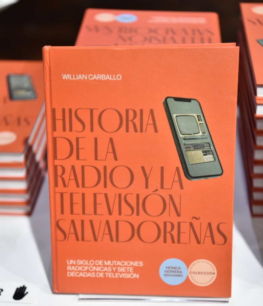 La publicación forma parte de una colección dedicada a documentar la historia de las industrias creativas del país.