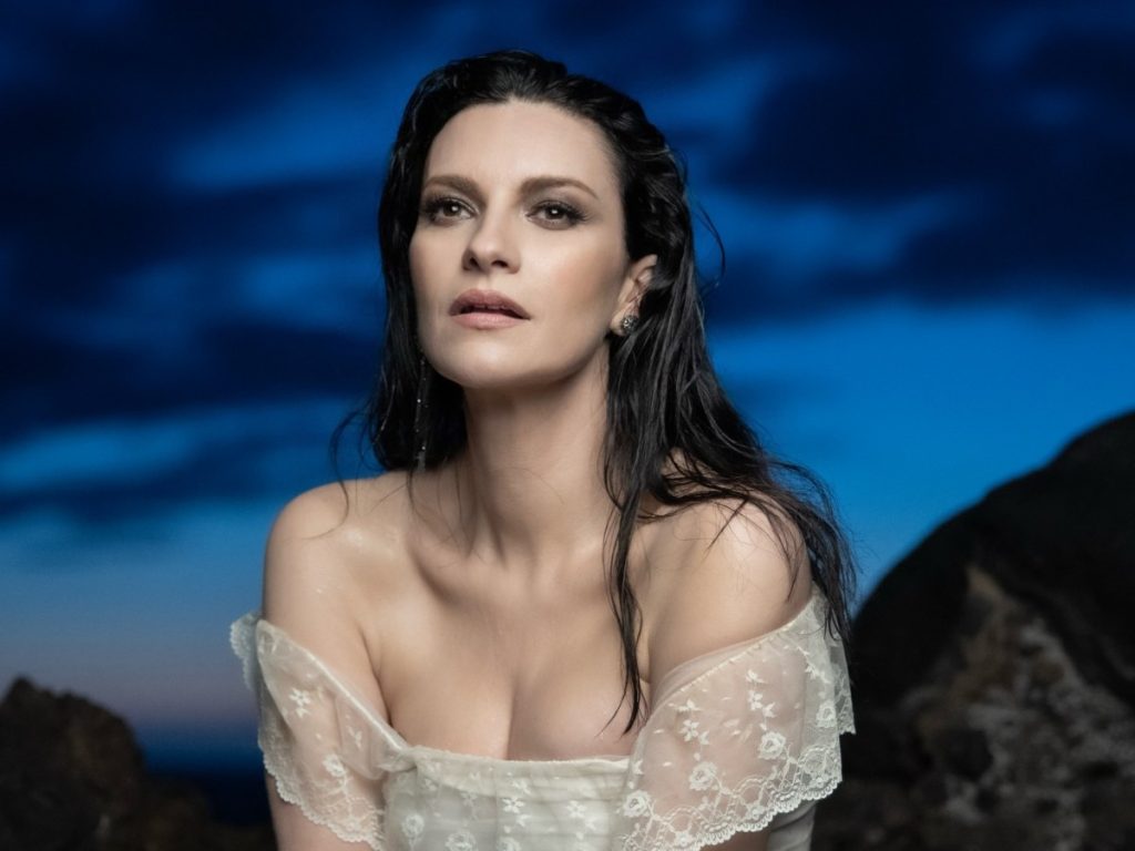 Laura Pausini presenta Yo Canto 2, un álbum en el que versiona canciones en español que han influido en su carrera.