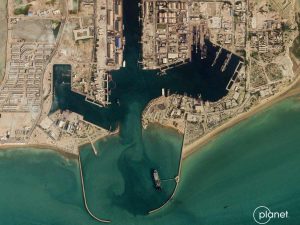 Puerto militar de Bandar Abbas, en Irán, tras ataques del 28 de febrero. Teherán respondió con misiles contra Israel y países del Golfo. Imagen satelital del 4 de marzo de 2026.