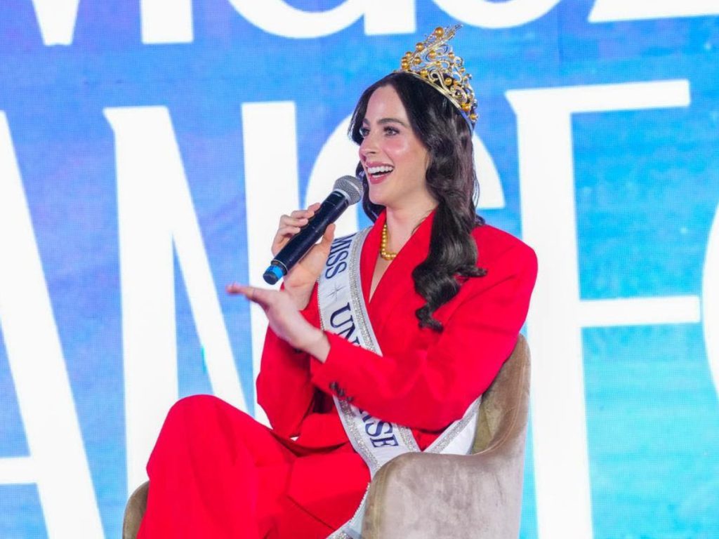 El evento se desarrolló en el Palacio Tecleño, donde ambas representantes dialogaron sobre el rol de estos concursos. Fotografía/ Cortesía