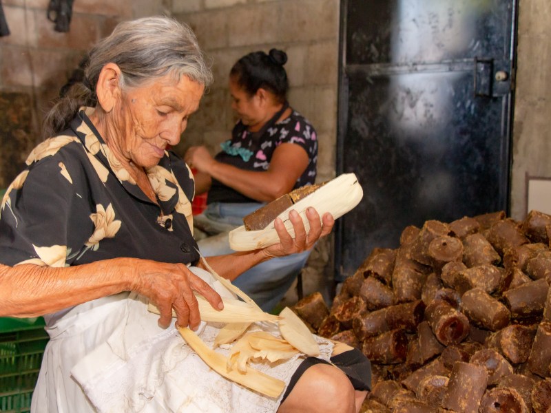 Si te gustan los sabores tradicionales, en la Feria de la Panela vas a encontrar jugo de caña, melcochas y otros dulces derivados de la caña.