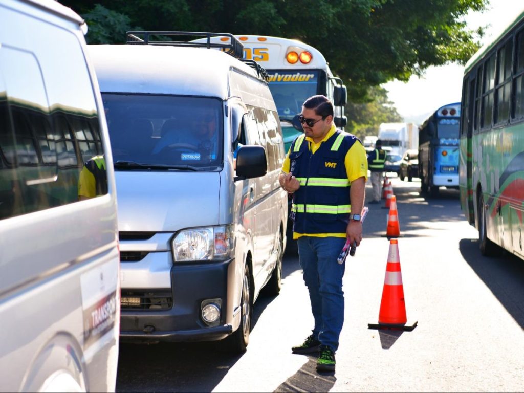 Gestores de tráfico se concentrarán en destinos turísticos como La Libertad y la Ruta de Las Flores para agilizar el paso vehicular.