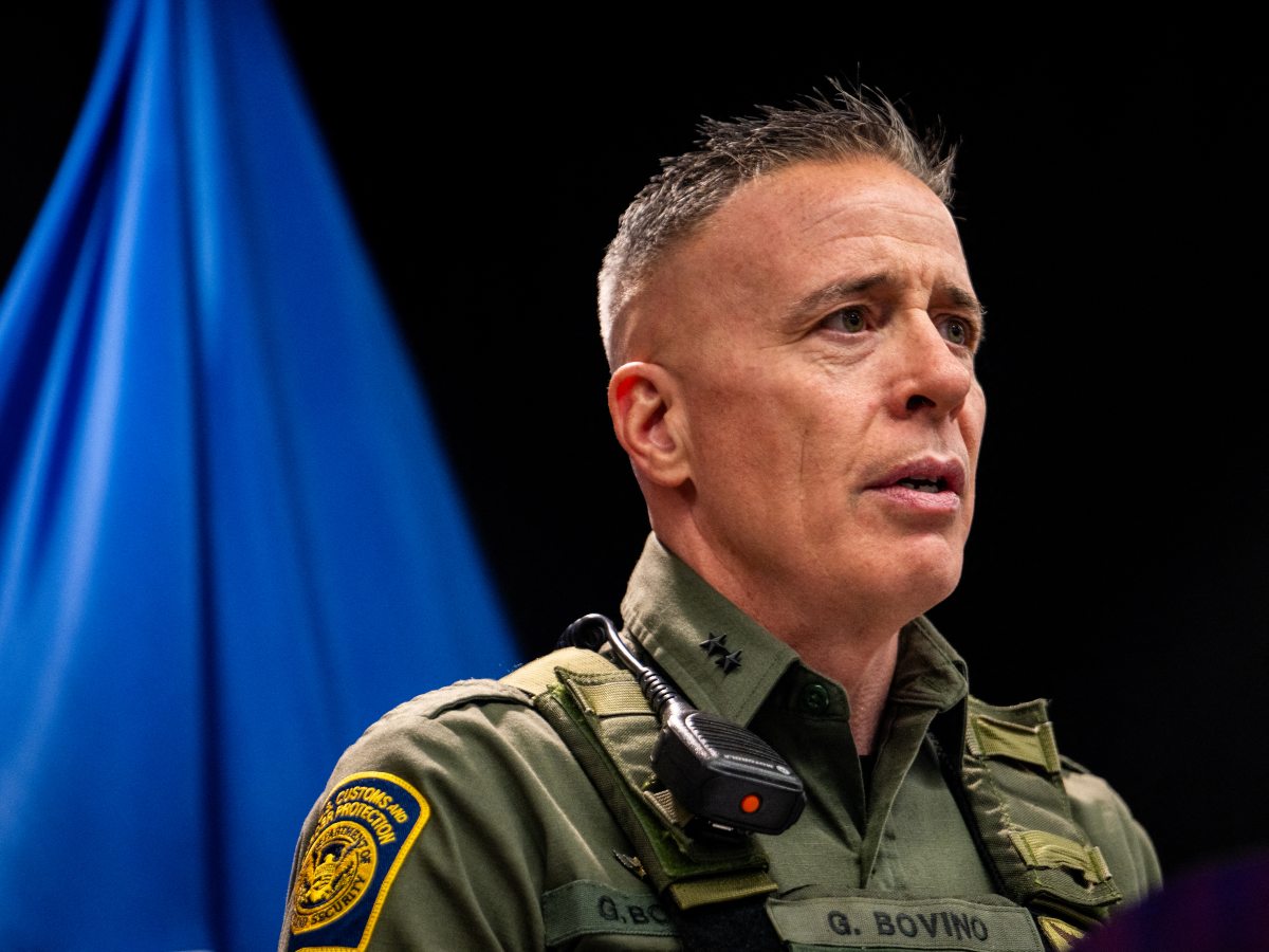 Gregory Bovino fue una de las figuras visibles en redadas migratorias en ciudades de EE.UU.