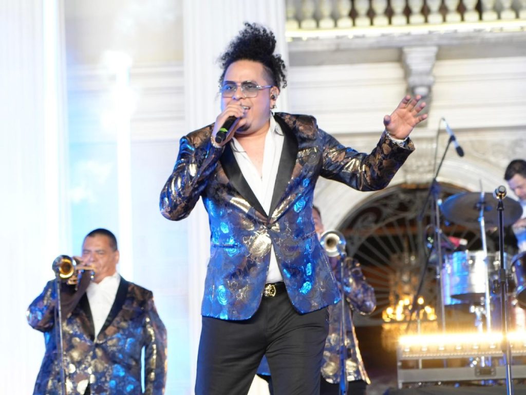 El ambiente festivo se mantuvo de principio a fin, en una noche dedicada al disfrute colectivo.