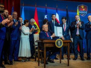 El presidente de Estados Unidos, Donald Trump, anunció una iniciativa para impulsar una “coalición militar”