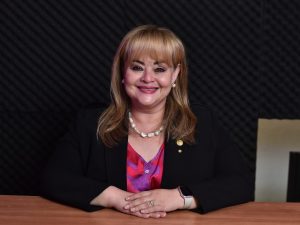 Leticia Escobar, presidenta de la Cámara de Comercio e Industria de El Salvador, participó en el pódcast Sin Agenda donde habló sobre liderazgo femenino y emprendimiento.