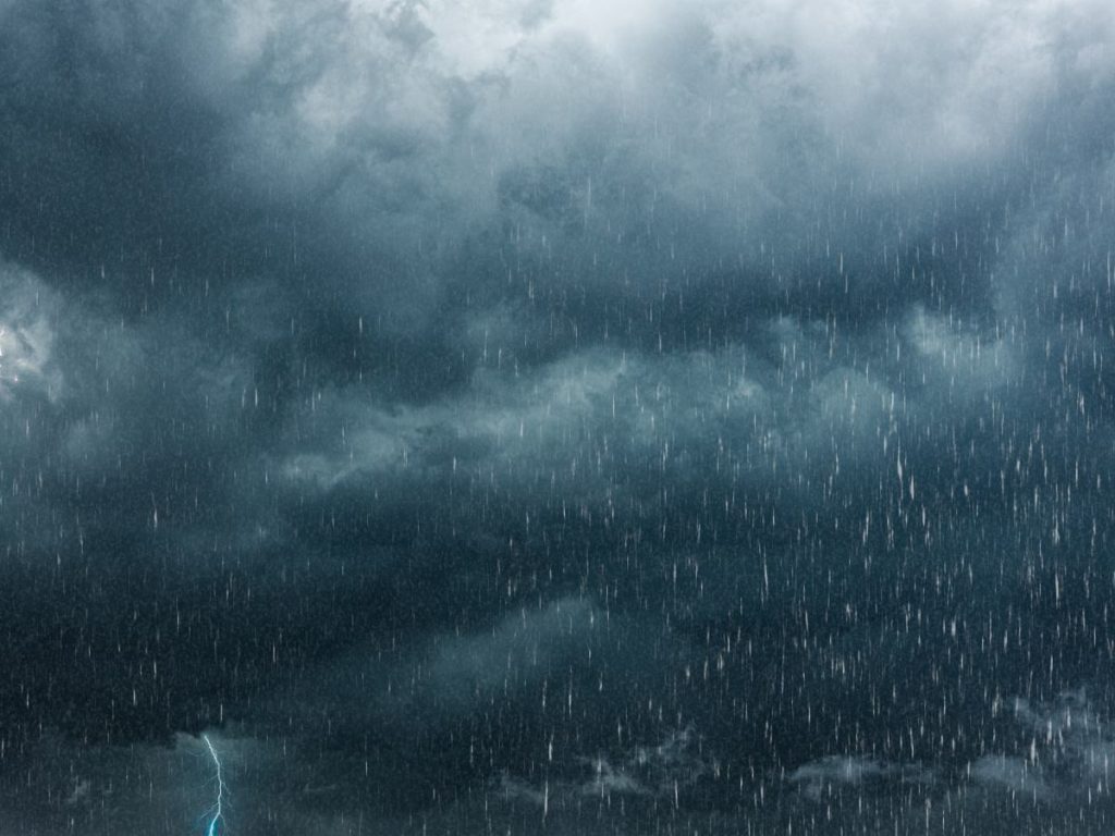 Alerta por tormenta negra en México ante lluvias intensas, descargas eléctricas y riesgo de inundaciones en distintas regiones del país este 31 de marzo.