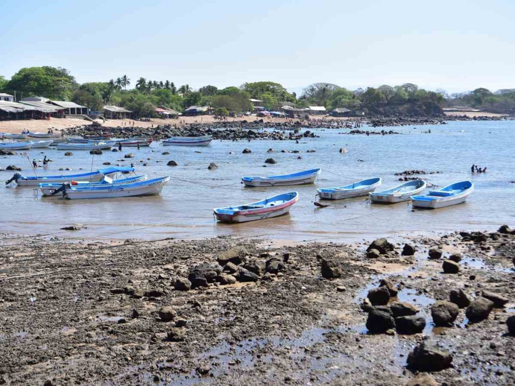 Los Cóbanos es un área natural protegida donde la pesca y el turismo conviven bajo medidas que buscan conservar el ecosistema marino.