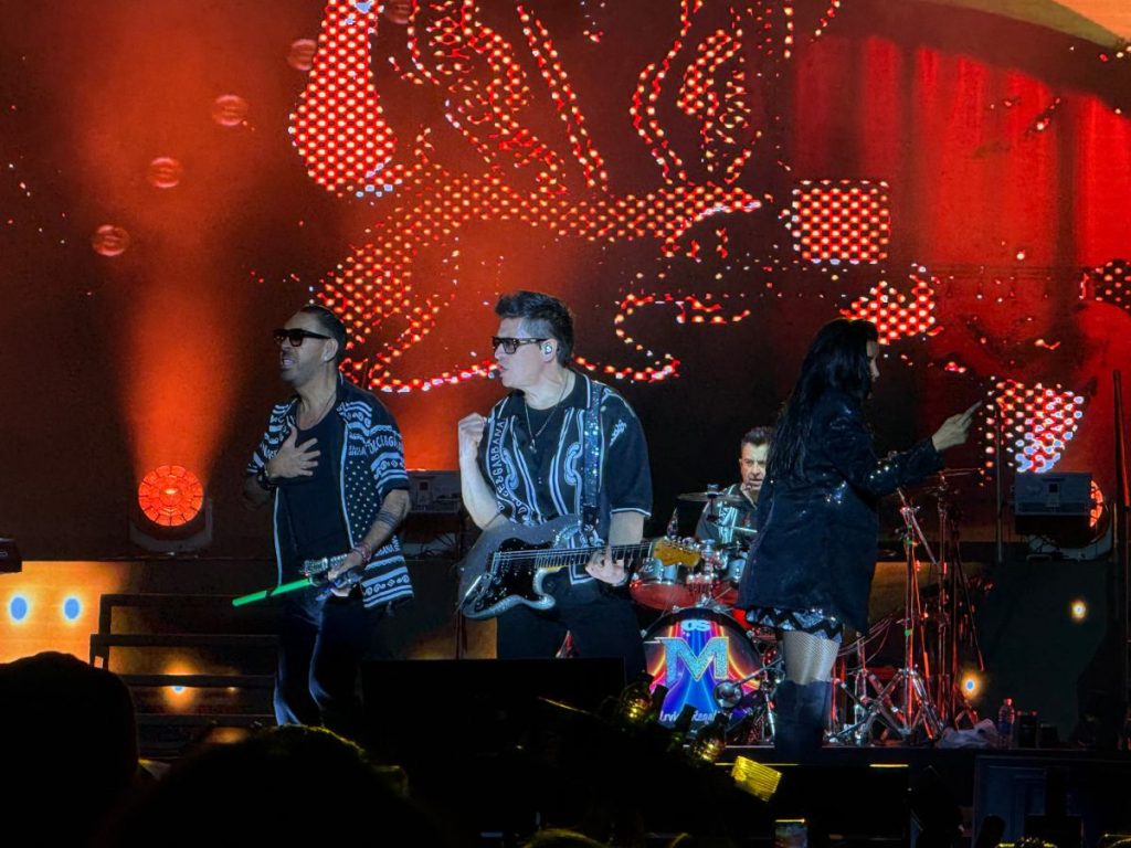 La banda mexicana celebró 19 años de trayectoria con un recorrido por los grandes éxitos de una década inolvidable. Fotografía/ elsalvador.com