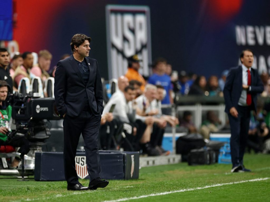 Mauricio Pochettino dirigiendo a Estados Unidos ante Bélgica. Foto AFP