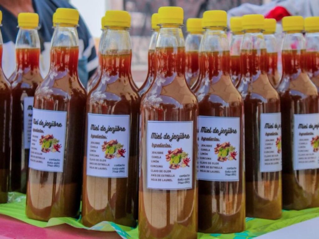 Productos artesanales, alimentos y bisutería destacan en jornada que promueve el consumo local.