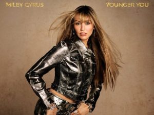 Miley Cyrus revive el look y la magia de Hannah Montana