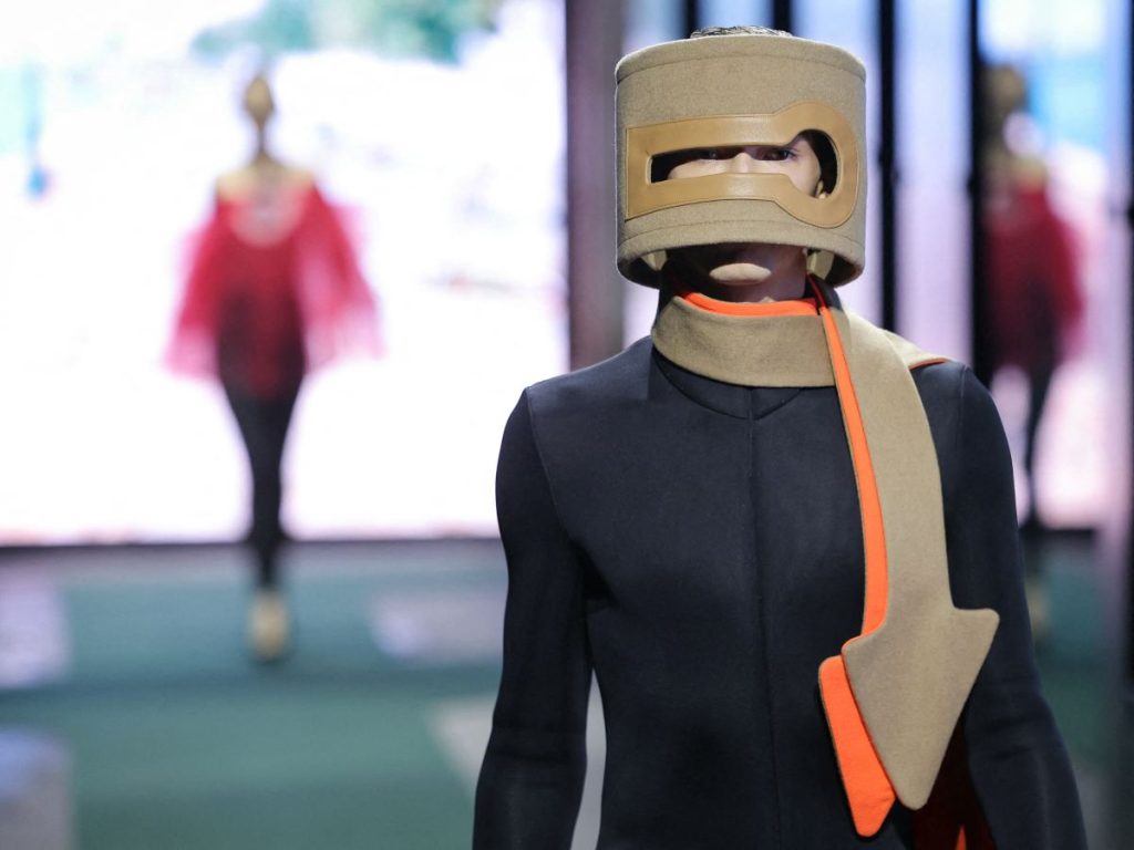 París volvió a reunir a algunas de las casas de moda más influyentes del mundo en su semana dedicada al prêt-à-porter femenino.