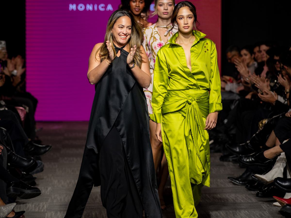 La diseñadora salvadoreña presentó una colección sofisticada y versátil en la Semana de la Moda Guatemala 2026.