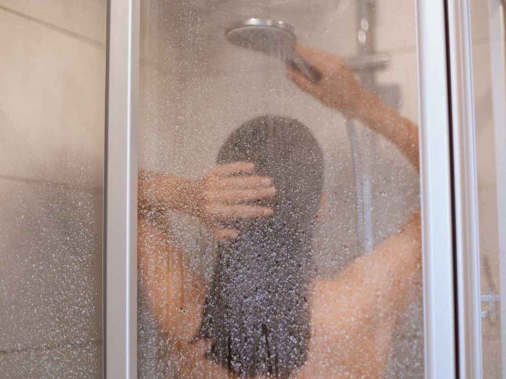 El orden en la ducha influye directamente en la higiene de la piel.