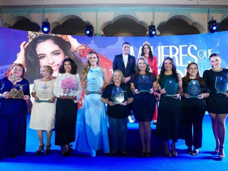 Diez mujeres salvadoreñas fueron reconocidas por su trayectoria en el foro “Mujeres que Transforman”, realizado en Santa Tecla.